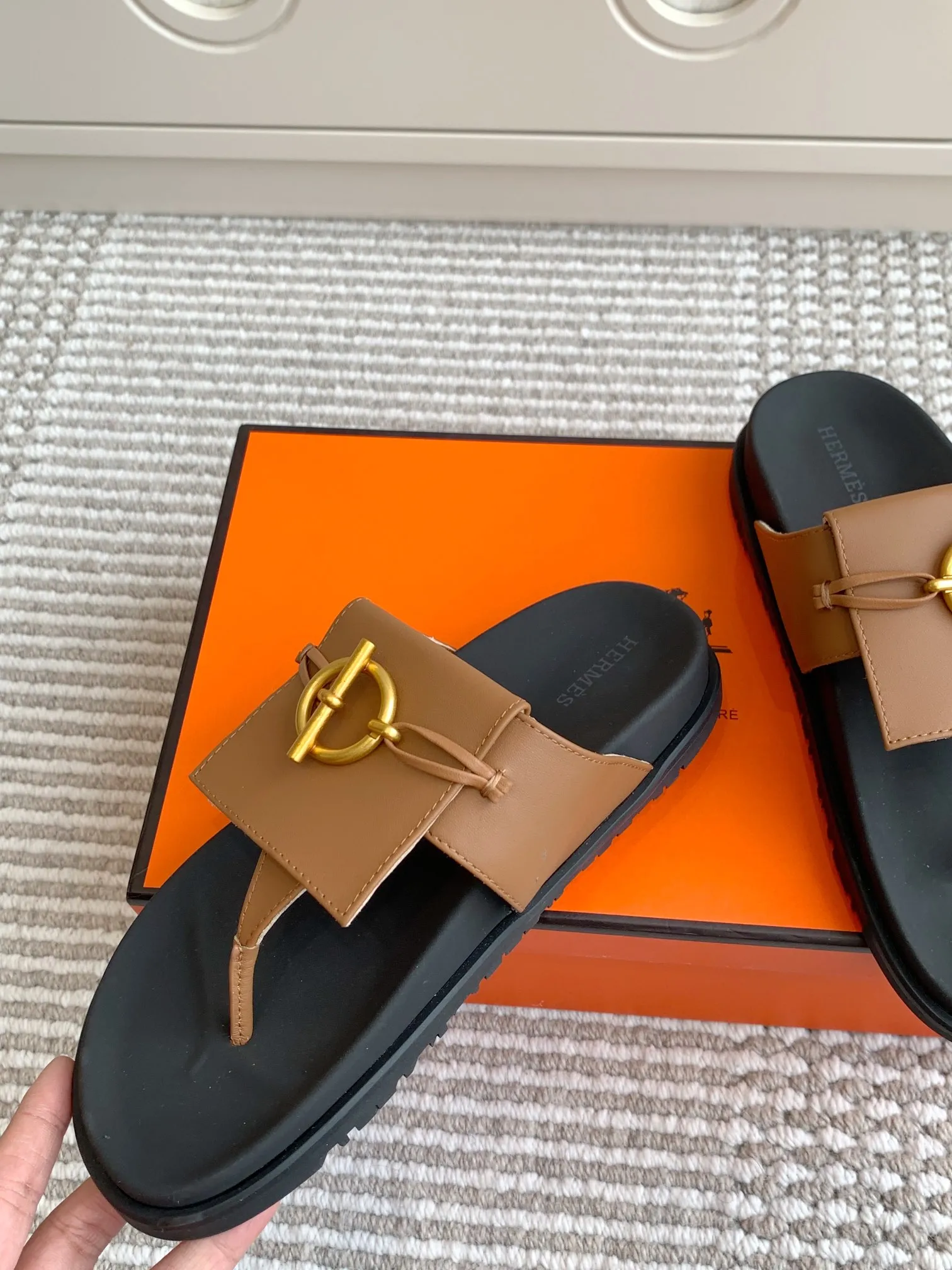 👟👟Ex-factory price 480👟👟 Hermes 〰️H chypre series Kelly buckle slippers Quality Upper: imported calfskin/palmprint cowhide/imported cowhide Foot pads imported silk cowhide, original molded outsole Female size: 35-42